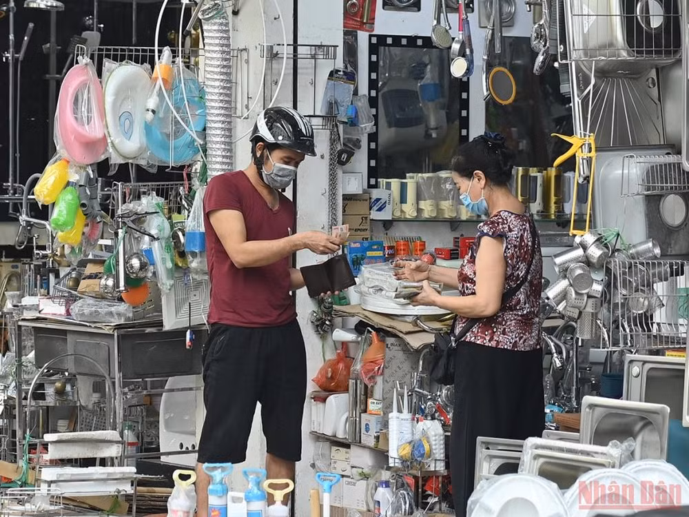 Hà Nội nhộn nhịp trở lại trong ngày đầu nới lỏng giãn cách -0