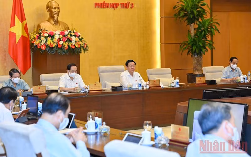 Quang cảnh phiên họp Uỷ ban Thường vụ Quốc hội cho ý kiến về đề nghị của Toà án Nhân dân tối cao về tổ chức phiên toà trực tuyến. Ảnh: Duy Linh