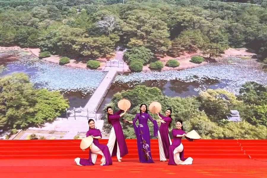 Tiết mục “Huế và em” của phóng viên Thùy Trang (Hội Nhà báo Thừa Thiên Huế).