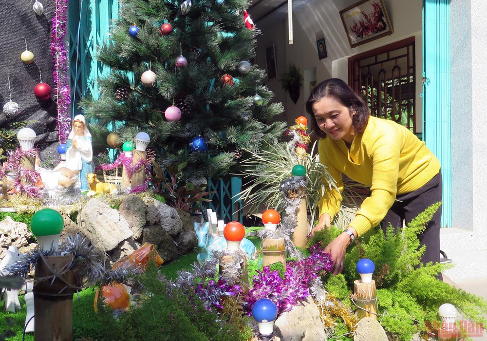 Giáo dân giáo xứ Mằng Lăng, xã An Thạch, huyện Tuy An đón Giáng sinh tại nhà ấm áp, an toàn với dịch bệnh. Đón mùa Giáng sinh an lành giữa đại dịch Covid-19 -0
