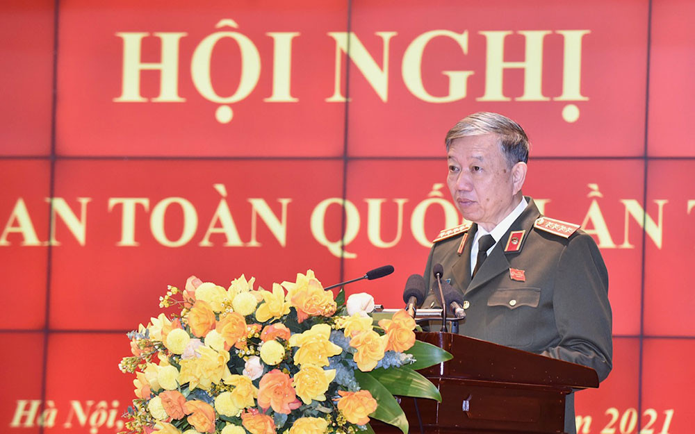 Bộ trưởng Công an Tô Lâm phát biểu khai mạc hội nghị. (Ảnh: TRẦN HẢI) Người chiến sĩ Công an phải luôn đặt lợi ích Quốc gia, dân tộc và nhân dân lên trên hết -0