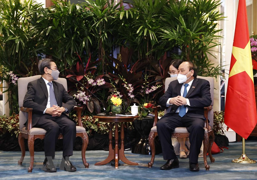 Chủ tịch nước Nguyễn Xuân Phúc tiếp ông Jason Leow, Tổng Giám đốc CapitaLand Development (CLD), nhánh kinh doanh phát triển bất động sản của Tập đoàn CapitaLand. (Ảnh: THỐNG NHẤT/TTXVN)