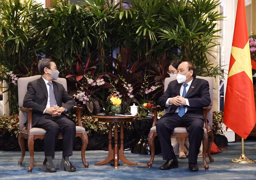 Chủ tịch nước Nguyễn Xuân Phúc tiếp ông Jason Leow, Tổng Giám đốc CapitaLand Development (CLD), nhánh kinh doanh phát triển bất động sản của Tập đoàn CapitaLand. (Ảnh: THỐNG NHẤT/TTXVN)