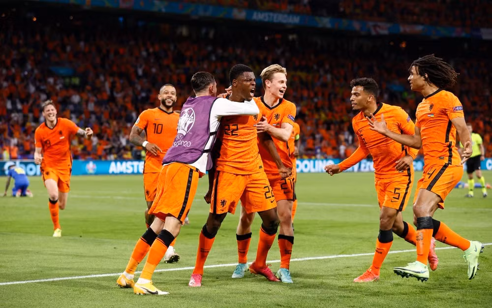 Dumfries (số 22) ghi bàn thắng quyết định đem về thắng lợi mở màn cho Hà Lan. (Ảnh: UEFA)