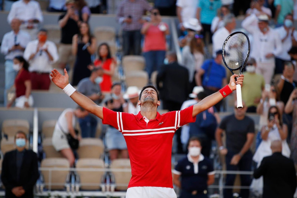 Djokovic chơi tuyệt hay để thắng ngược dòng khó tin. (Ảnh: Reuters) Djokovic lên ngôi Roland Garros sau màn ngược dòng ngoạn mục -0