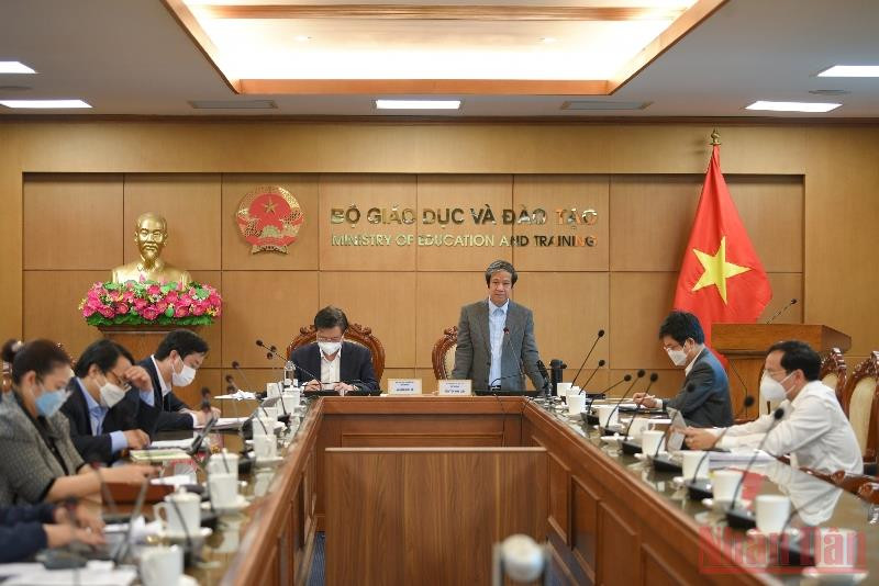 Hội nghị trực tuyến với các địa phương về việc tiếp tục thực hiện Chương trình Giáo dục phổ thông mới.