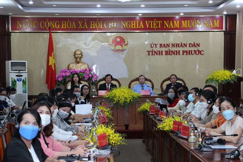 Các đại biểu tham dự hội nghị tại điểm cầu Bình Phước. Tỉnh Bình Phước và Becamex IDC tổ chức hội nghị trực tuyến xúc tiến đầu tư với doanh nghiệp Trung Quốc -0