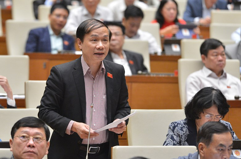 Đại biểu Phạm Tất Thắng (đoàn Vĩnh Long) trong phiên thảo luận tại Kỳ họp thứ 10, Quốc hội khóa XIV, ngày 5-11. Giáo dục đóng góp quan trọng vào Chỉ số phát triển con người của Việt Nam -0