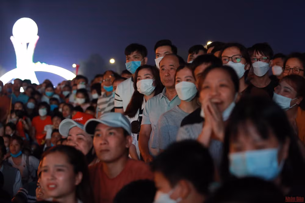 Hồi hộp một phút trước khi Tiến Linh ghi bàn...