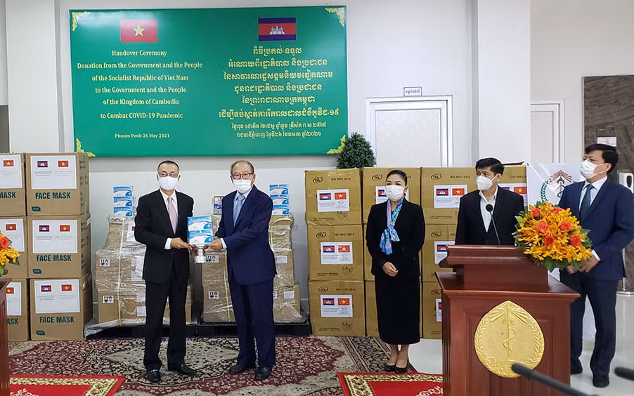 Campuchia mong muốn cùng Việt Nam tăng cường kiểm soát dịch Covid-19 -0