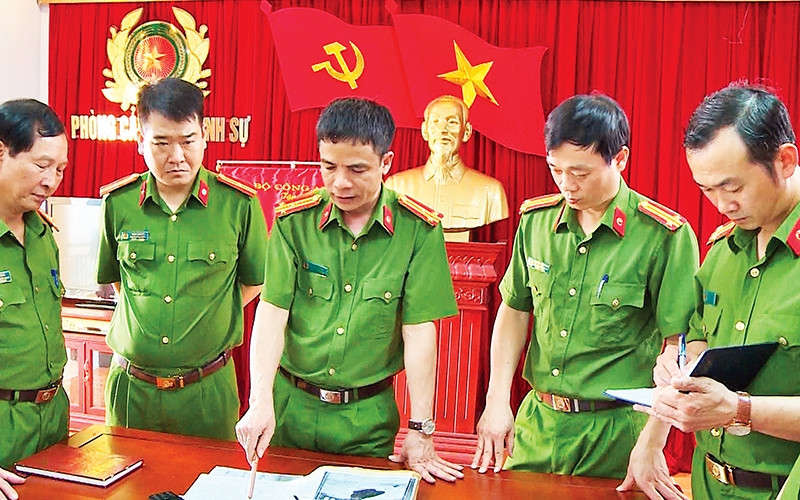 Phòng Cảnh sát hình sự, Công an tỉnh Thanh Hóa họp bàn phá án. (Ảnh: Thái Thanh) Tăng cường phòng ngừa và đấu tranh có hiệu quả với tội phạm trong tình hình mới -0