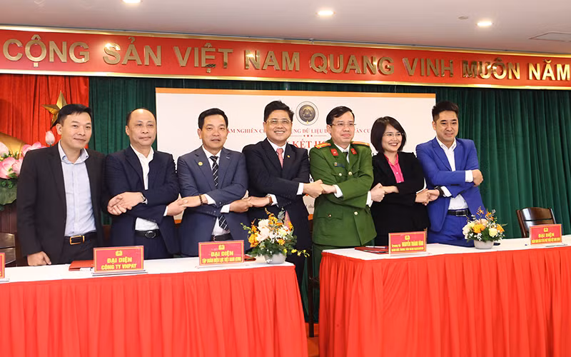 EVN và Bộ Công an hợp tác ứng dụng dữ liệu dân cư và căn cước công dân