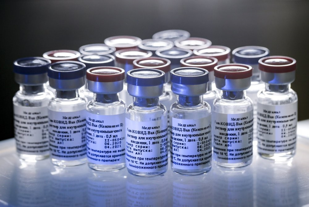Vaccine Sputnik V được trưng bày tại Trung tâm dịch tễ học ở Moscow, Nga. Ảnh: AP.