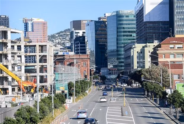 Các phương tiện di chuyển trên đường phố tại Wellington, New Zealand, ngày 9/6/2020. (Ảnh: THX/TTXVN)