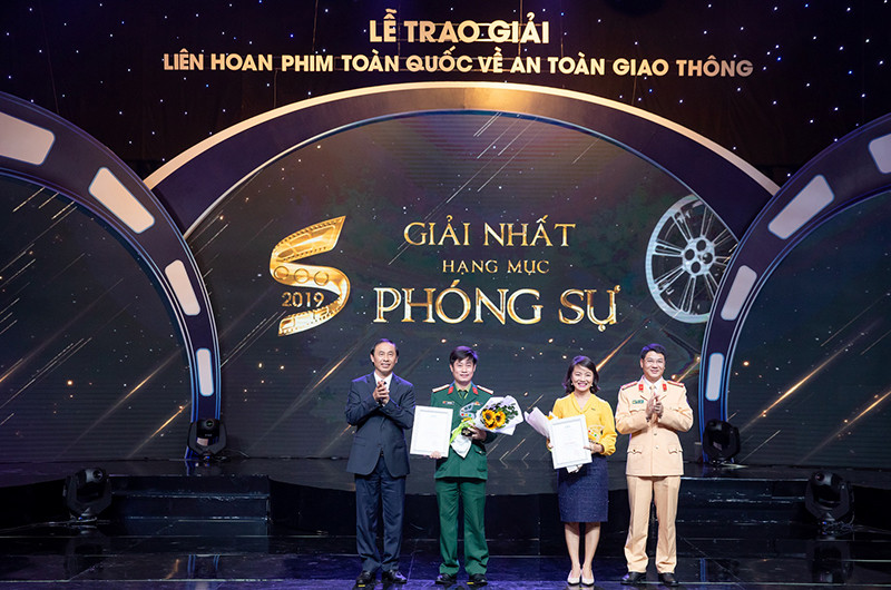 Giải Nhất hạng mục Phóng sự Liên hoan phim toàn quốc về ATGT năm 2019.