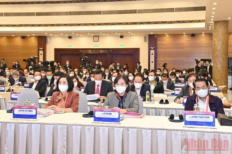 Các đại biểu tham dự Diễn đàn Kinh tế tại điểm cầu Hà Nội. Phục hồi, phát triển bền vững, gắn kết chính sách với cuộc sống -0