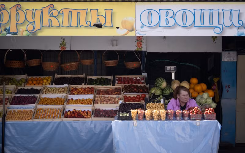 Một cửa hàng bán hoa quả tại thành phố Ufa (LB Nga)