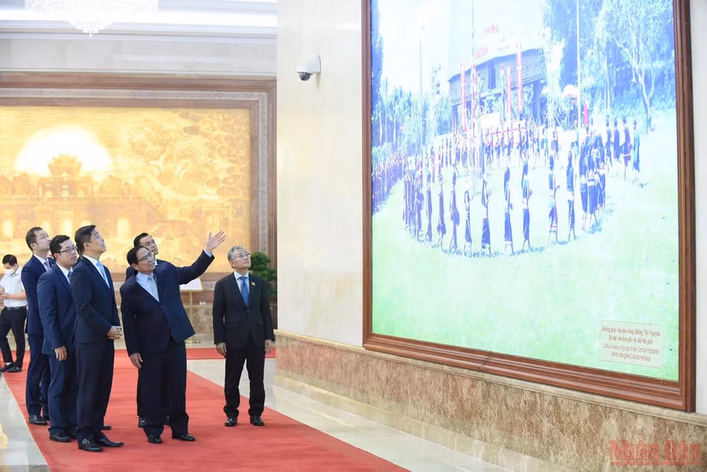 Thủ tướng Phạm Minh Chính tiếp Chủ tịch Quốc hội Singapore Tan Chuan-Jin -0