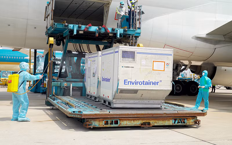 921.400 liều vaccine Astra Zeneca về sân bay Tân Sơn Nhất sáng 15/7.