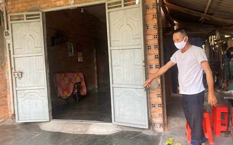 Nhà cấp bốn xuống cấp nghiêm trọng nhưng người dân không thể xây dựng, sửa chữa vì vướng dự án treo ở phường Long Bình Tân, thành phố Biên Hòa, tỉnh Đồng Nai. (Ảnh THIÊN VƯƠNG)