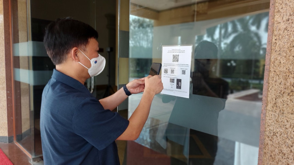 Bộ “vũ khí” công nghệ như Bluezone, Ncovi, bản đồ An toàn Covid, khai báo y tế online... giúp việc truy vết dễ dàng. Bộ “vũ khí” công nghệ như Bluezone, Ncovi, bản đồ An toàn Covid, khai báo y tế online... giúp việc truy vết dễ dàng.