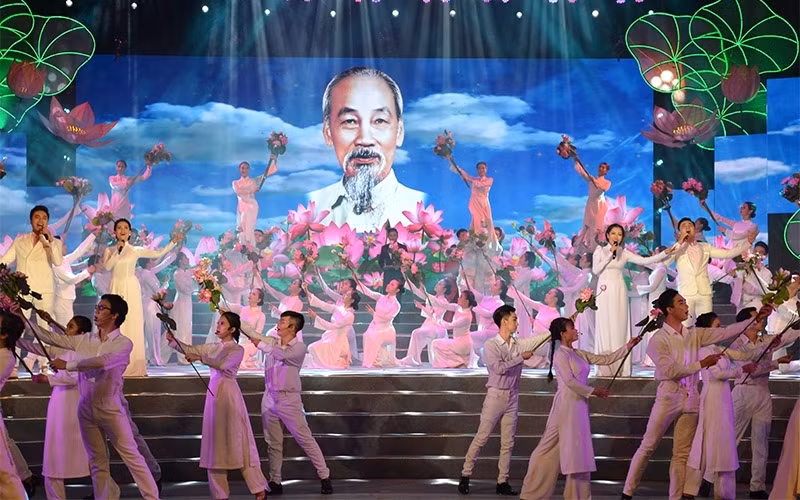 Một chương trình nghệ thuật đặc biệt về Chủ tịch Hồ Chí Minh.