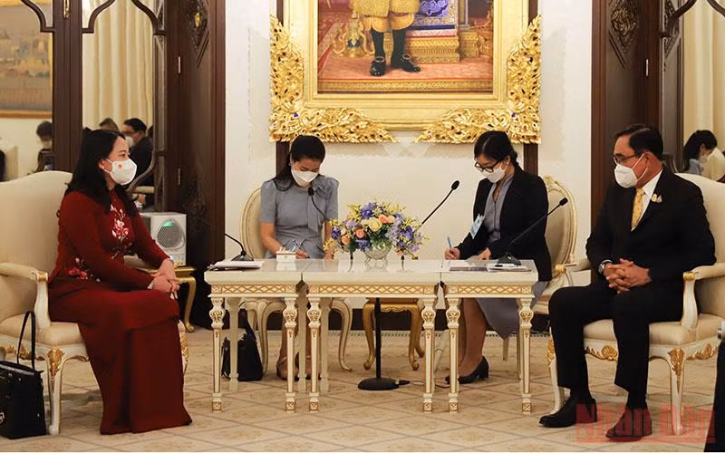 Phó Chủ tịch nước Võ Thị Ánh Xuân hội kiến với Thủ tướng Thái Lan Prayut Chan-o-cha.