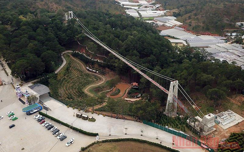 Công trình cầu treo đáy kính không phép chưa biết “treo” đến bao giờ? Đà Lạt: Buộc tháo dỡ công trình không phép tại Thung lũng Tình yêu -0