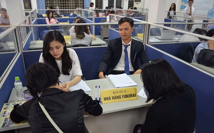 Hà Nội tiếp nhận hồ sơ giải quyết bảo hiểm thất nghiệp trong tình hình mới -0