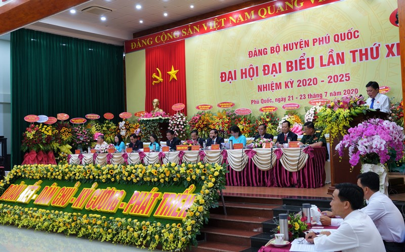 Đoàn chủ tịch Đại hội. Phú Quốc là động lực của Kiên Giang và đồng bằng sông Cửu Long -0