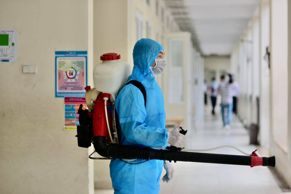Phun khử khuẩn tại điểm thi Quận Hoàn Kiếm làm tốt công tác diễn tập, hướng tới một kỳ thi an toàn, thành công -0