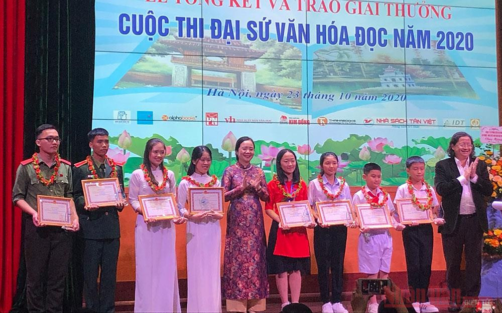Các thí sinh đoạt giải Nhất cuộc thi Đại sứ Văn hóa đọc năm 2020. Tổng kết và trao giải Đại sứ Văn hóa đọc 2020 -0