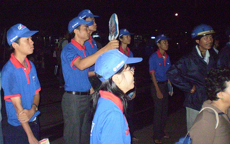Những năm 2000 là giai đoạn Chương trình “Tiếp sức mùa thi” phát triển sôi nổi nhất nhờ sự tích cực, năng nổ, nhiệt huyết của các tình nguyện viên. Họ thường xuyên chia đội hình túc trực ở các bến xe, nhà ga bất kể ngày đêm để bảo đảm đưa đón thí sinh an toàn. 4_2-1622801423062.jpg