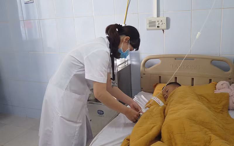 Sau tiệc cưới năm người nhập viện nghi ngô độc thực phẩm