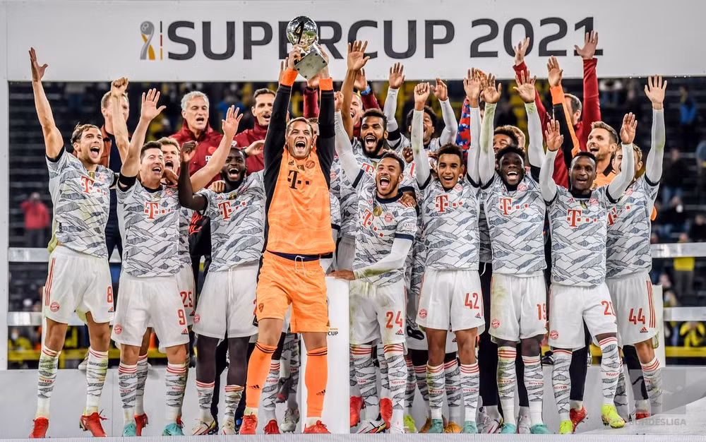 Bayern nâng cao Siêu cúp Đức lần thứ 9 trong lịch sử. (Ảnh: Bundesliga)