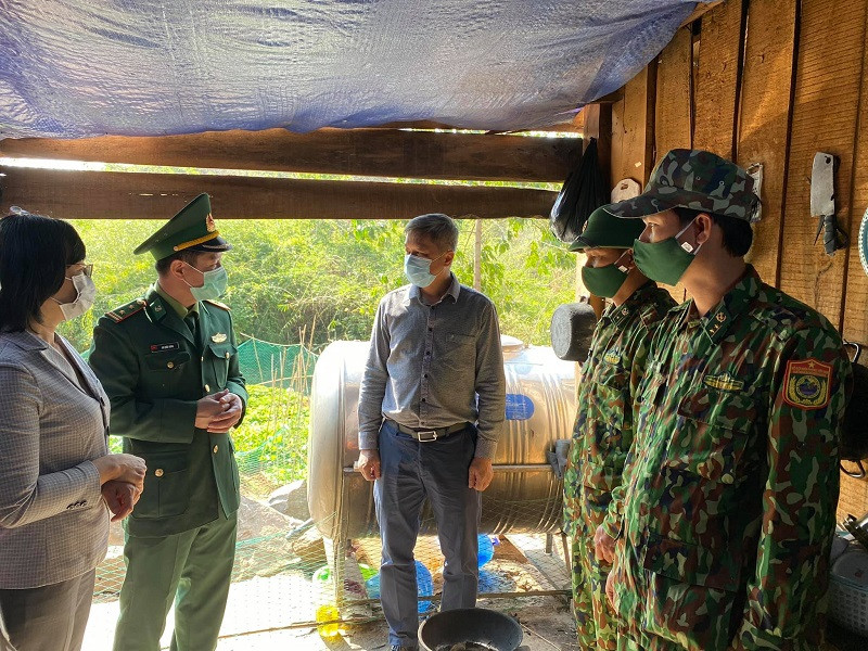 Thứ trưởng Nguyễn Trường Sơn thăm một chốt biên phòng ở huyện Đức Cơ, Gia Lai. Nâng cao tinh thần cảnh giác phòng chống dịch tại Gia Lai, Đắk Lắk -0