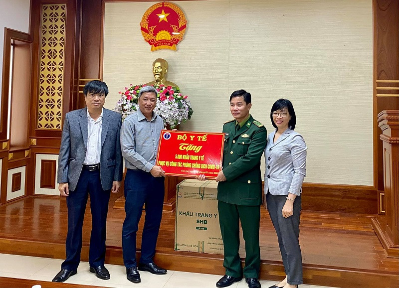 Thứ trưởng Nguyễn Trường Sơn tặng 5.000 khẩu trang cho lực lượng phòng chống dịch Gia Lai. Nâng cao tinh thần cảnh giác phòng chống dịch tại Gia Lai, Đắk Lắk -0