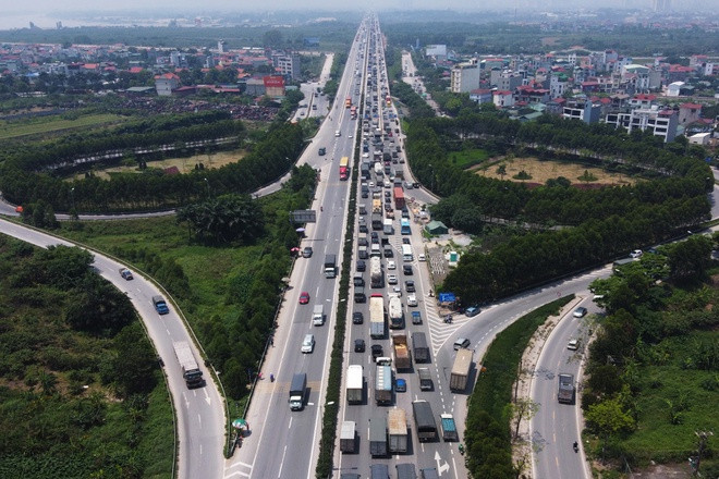 Cầu Thanh Trì thường xuyên ùn tắc, quá tải.