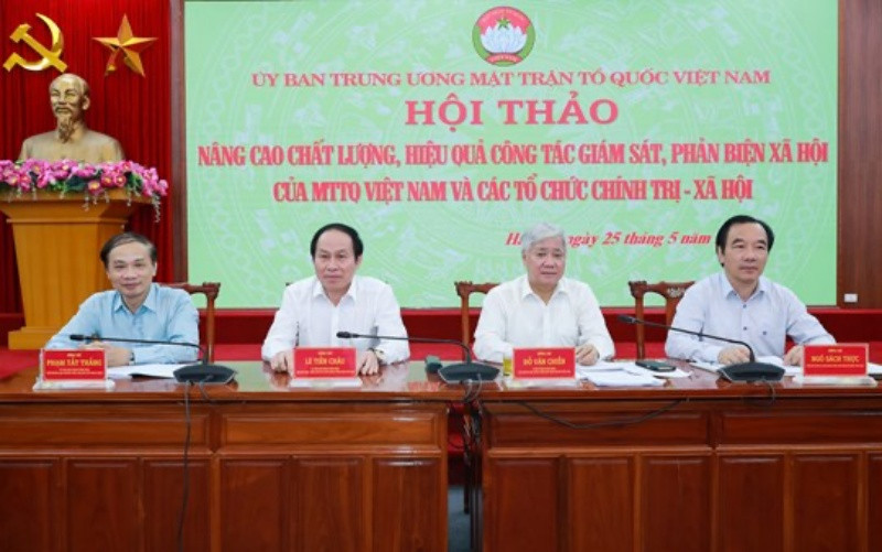 Các đại biểu chủ trì Hội thảo. (Ảnh: Vinh Diệp) Khẳng định ý nghĩa quan trọng của giám sát và phản biện xã hội -0