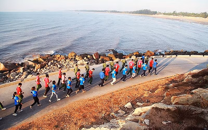 Các cá nhân, đơn vị trên khắp cả nước tổ chức chạy, đi bộ hưởng ứng chương trình.