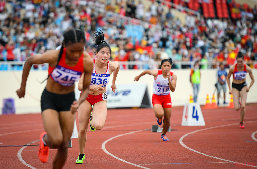 Nguyễn Thị Huyền đặt quyết tâm rất lớn ở kỳ SEA Games 31. Nguyễn Thị Oanh phá kỷ lục SEA Games trong ngày điền kinh liên tiếp “gặt vàng” -0