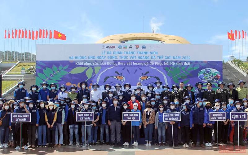 Cơ quan, ban ngành và đoàn thanh niên khối các cơ quan tỉnh Lâm Đồng hưởng ứng “Ngày động, thực vật hoang dã thế giới năm 2022”. (Ảnh: VĂN BẢO) 