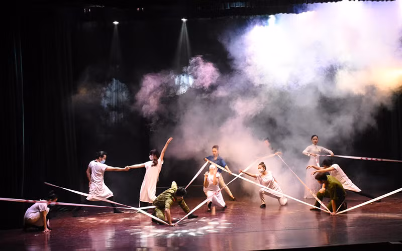 Tiết mục múa “Vũ khúc sông Hàn vượt qua đại dịch” do Nghệ sĩ ưu tú Minh Tâm biên đạo.