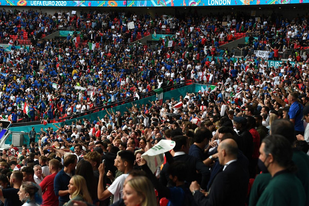 Không khí rất nóng bên trong sân Wembley. Ban tổ chức chỉ cho phép tối đa 67.500 khán giả vào sân, với khoảng 7.500 chỗ ngồi dành cho người hâm mộ Italia. (Ảnh: Pool) Niềm vui và nước mắt - hai chiều cảm xúc trái ngược sau chung kết EURO 2020 -0