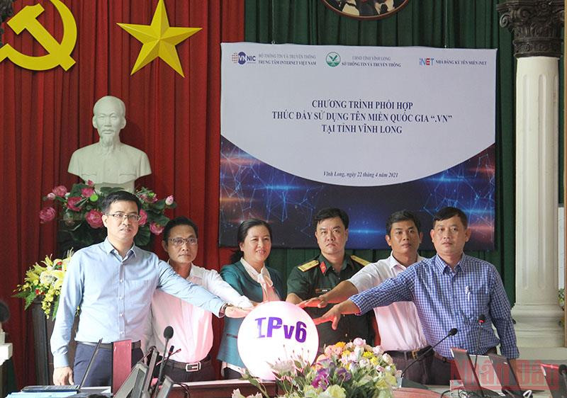 Vĩnh Long luôn nâng cao các ứng dụng công nghệ thông tin phục vụ nhân dân. (Ảnh: Bá Dũng). Vĩnh Long hiệu quả ứng dụng công nghệ thông tin trong phòng, chống dịch -0