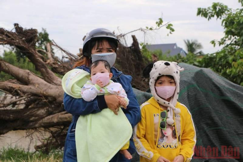 Chị Trần Thị Hằng, ấp Cả Cái, xã Tân Thành A, (huyện Tân Hồng, Đồng Tháp) cùng đưa hai con nhỏ về quê. Anh_3-1632403442540.jpeg