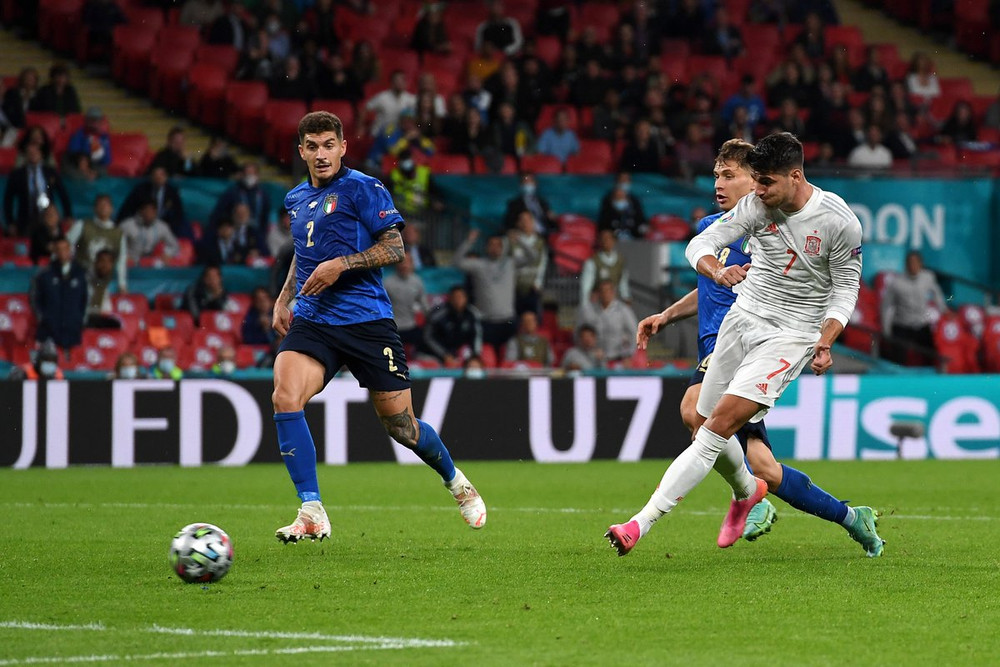 Morata gỡ hòa 1-1 cho Tây Ban Nha. (Ảnh: UEFA) Thắng kịch tính luân lưu, Italia vào chung kết EURO 2020 -0