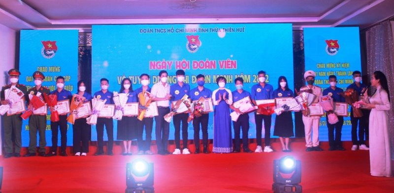 15 Chi đoàn mạnh được Tỉnh đoàn tuyên dương tại chương trình. “Ngày hội đoàn viên” và tuyên dương Chi đoàn mạnh 2022 -0