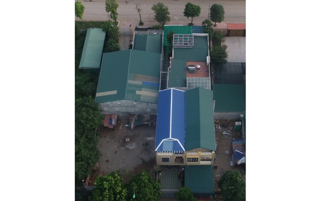 Những ngôi nhà kiên cố không phép vẫn chưa được lực lượng chức năng thành phố Hòa Bình cưỡng chế tháo dỡ.