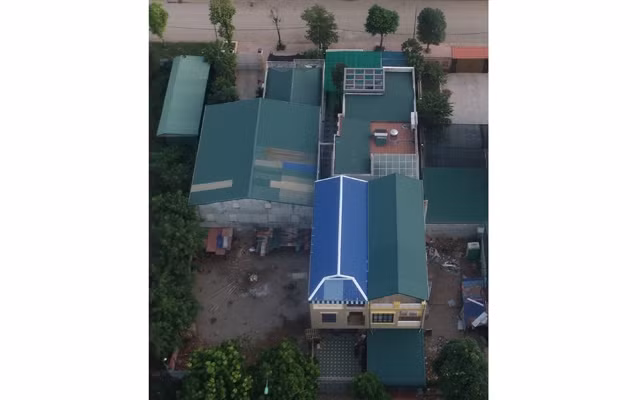 Những ngôi nhà kiên cố không phép vẫn chưa được lực lượng chức năng thành phố Hòa Bình cưỡng chế tháo dỡ.